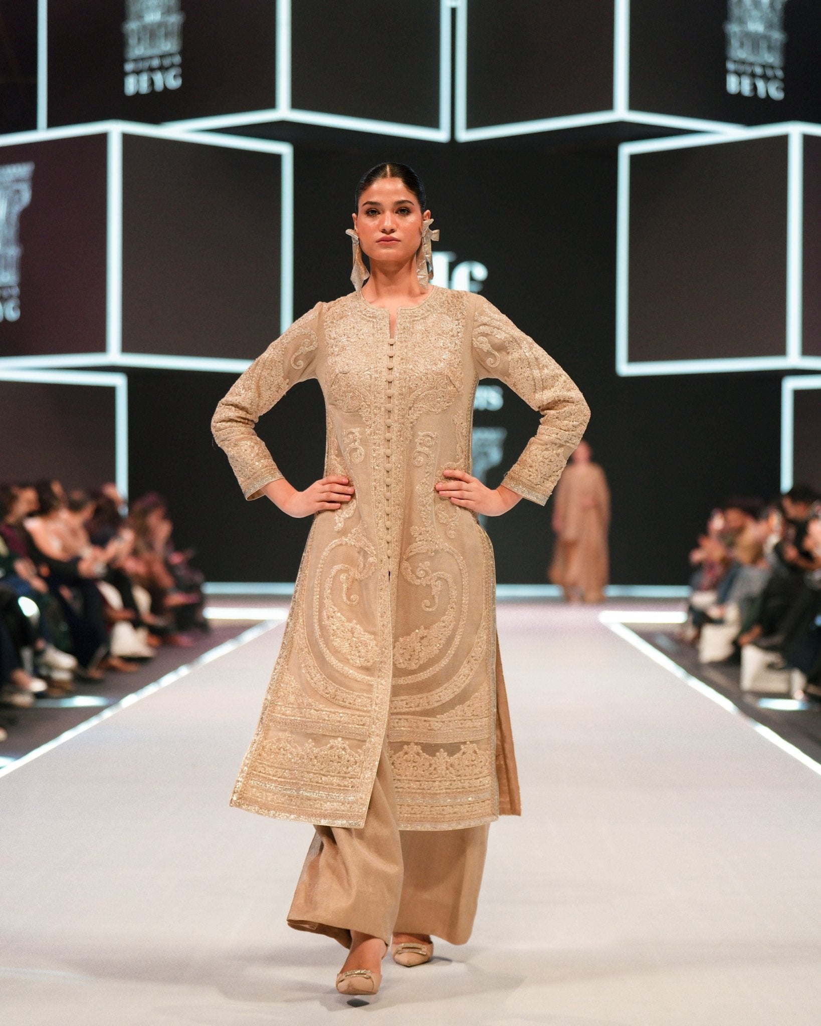 Veroz Gold - Rizwan Beyg Design