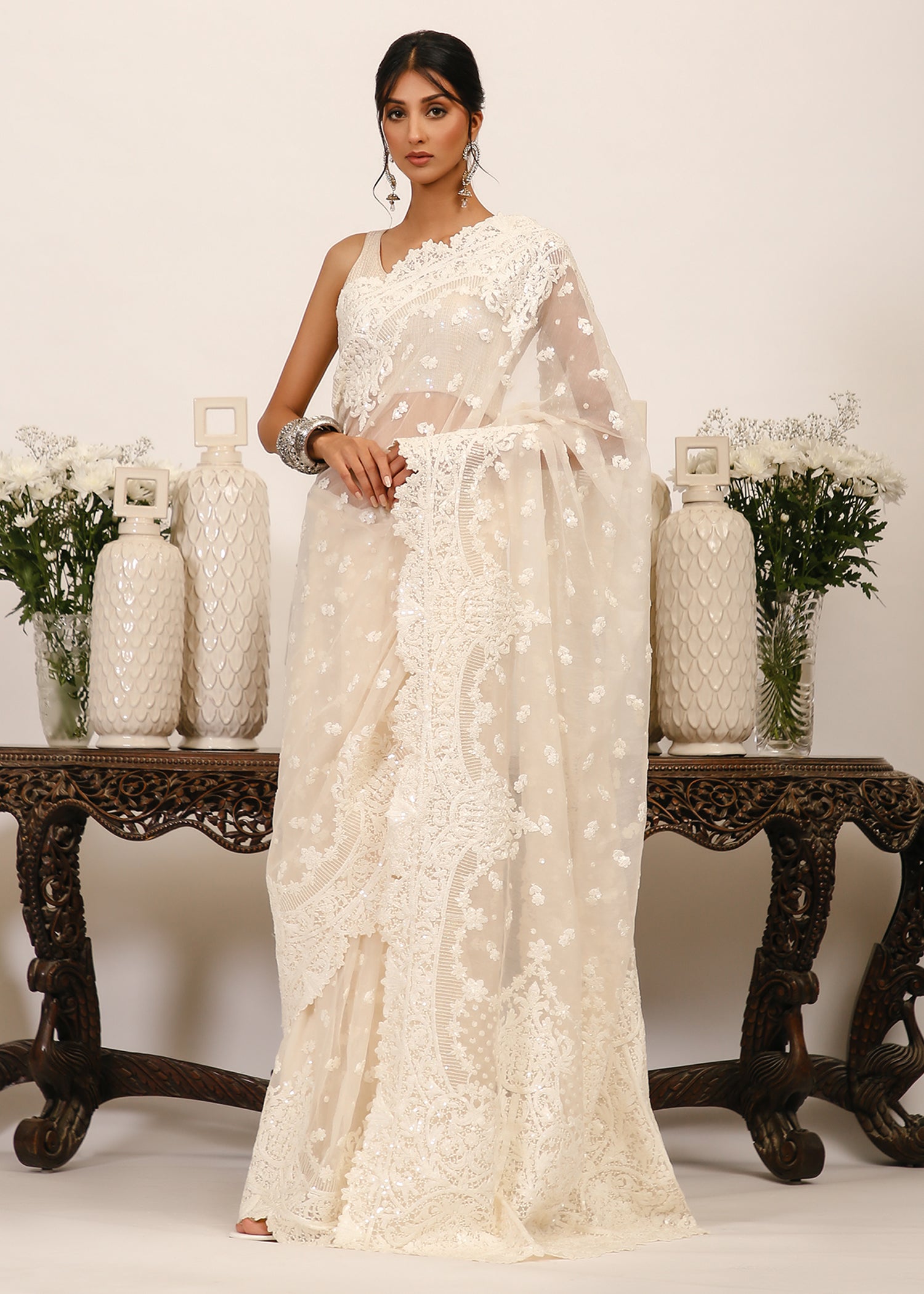 White lace outlet saree for wedding